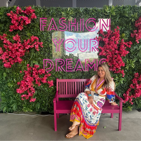 Tina is Live 💫✨💛 like to be notified - Picture 4 of 15